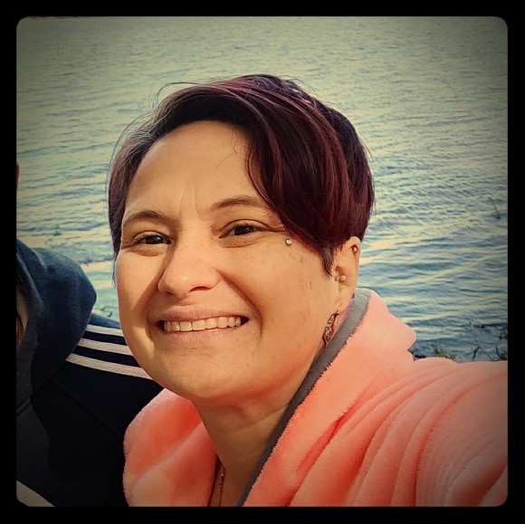 Meet your Posher, Traci - Picture 1 of 1